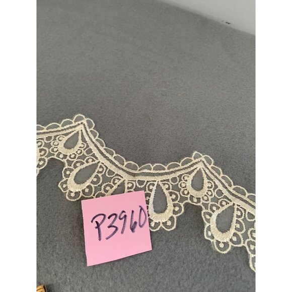Vintage Ivory Vintage Lace Trim Scalloped Edging 3 yards 2.5" wide 1990s Sewing - Picture 6 of 6